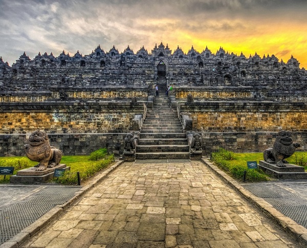 Ngôi đền Phật giáo Borobudur ở Indonesia