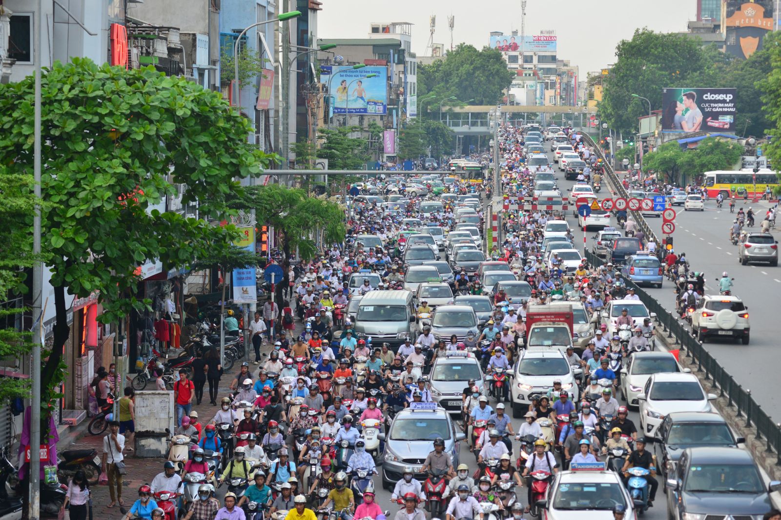 Tắc nghẽn giao thông Tại Hà Nội ngày càng nghiêm trọng