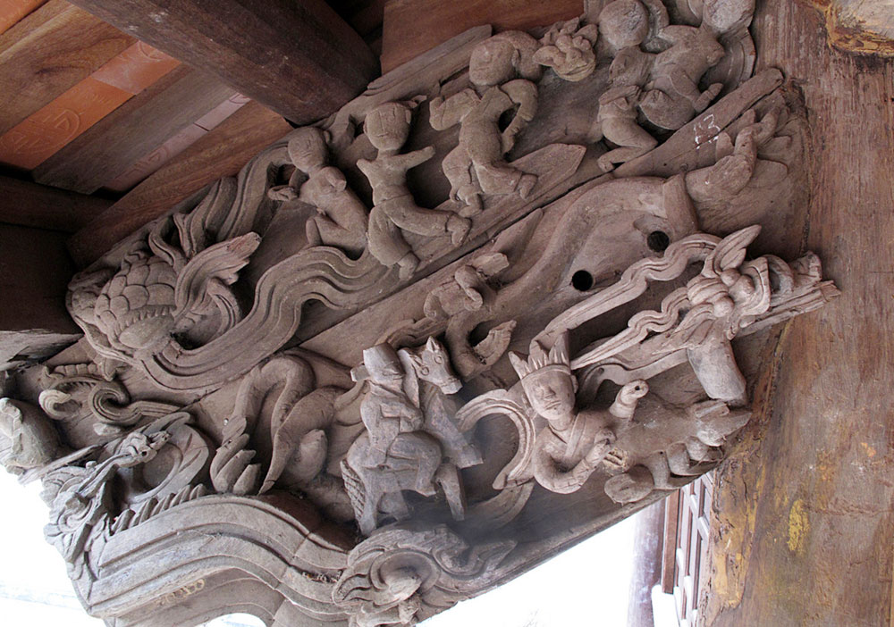 Hình ảnh điêu khắc tại ngôi đình ở Phù Lão, Lạng Giang.