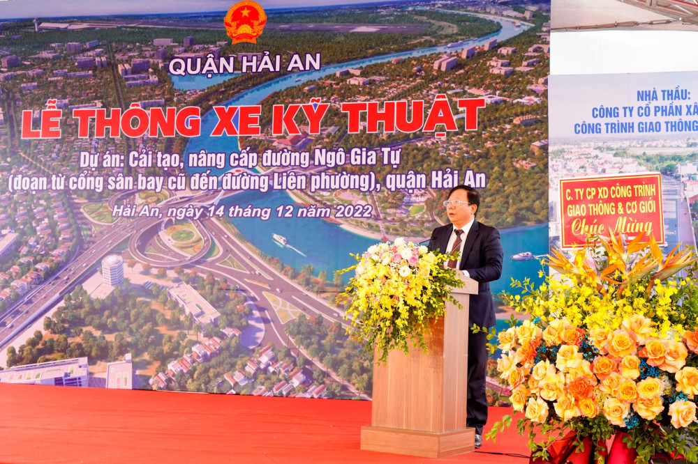 Phó Chủ tịch UBND thành phố Nguyễn Đức Thọ phát biểu và phát lệnh chính thức Thông xe kỹ thuật Dự án.