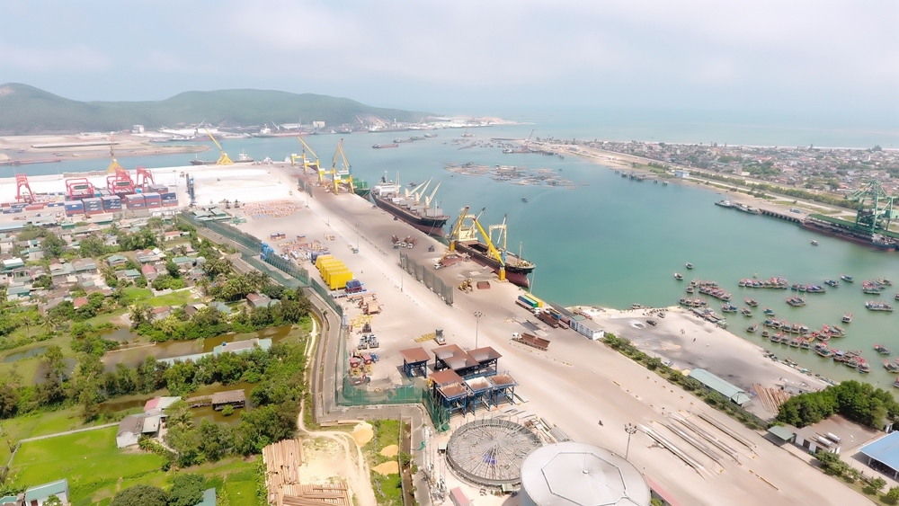 Cảng biển Nghi Sơn đóng vai trò quan trọng trong hệ thống hạ tầng kinh tế thiết yếu của Thanh Hóa.