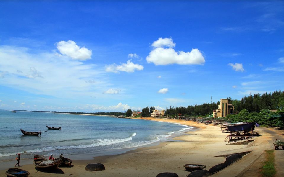 Bãi biển Cửa Tùng, thị trấn Cửa Tùng, huyện Vĩnh Linh, tỉnh Quảng Trị.