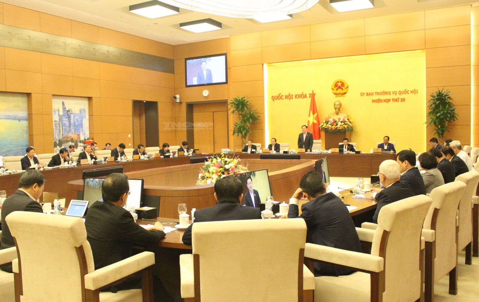 Nghị quyết quyết nghị thành lập thị trấn Hóa Thượng trên cơ sở toàn bộ 13,38 km2