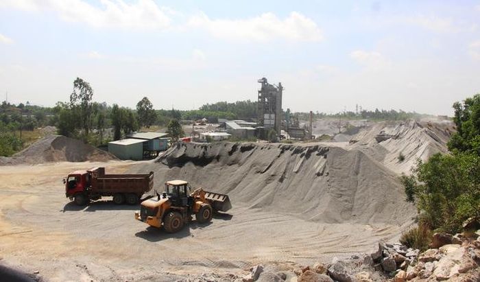 Khu vực chế biến đá khai thác ở xã Tam Nghĩa