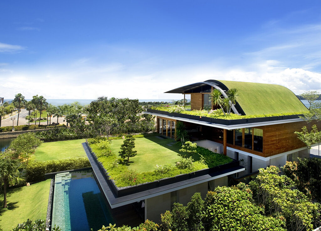 Tại Việt Nam, nhiều căn biệt thự hiện nay được thiết kế với kiến trúc xanh mát, thân thiện với môi trường