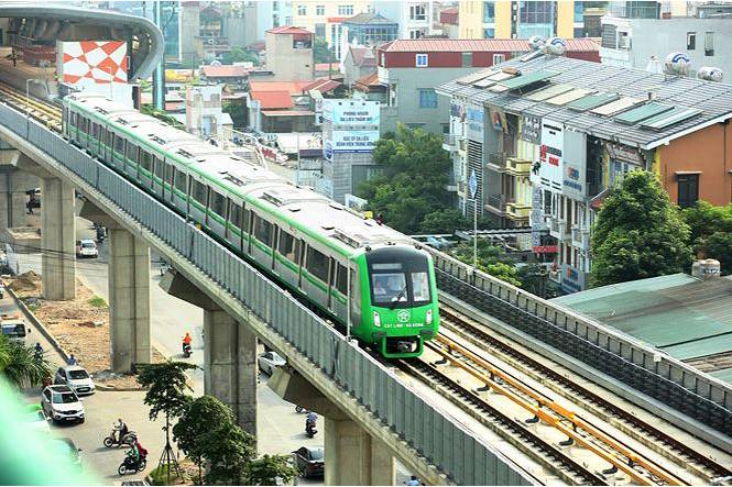 Tàu metro tuyến Bến Thành - Suối Tiên chạy thử vào tháng 4/2023. 