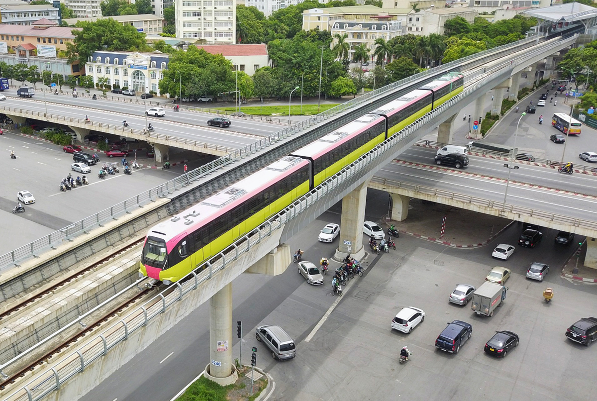 Dự án metro Nhổn - Ga Hà Nội dài 12,5 km, đi qua 8 ga trên cao và 4 ga ngầm, trong đó đoạn trên cao Nhổn - Cầu Giấy dài 8,5 km và đoạn đi ngầm Cầu Giấy - ga Hà Nội dài 4 km.