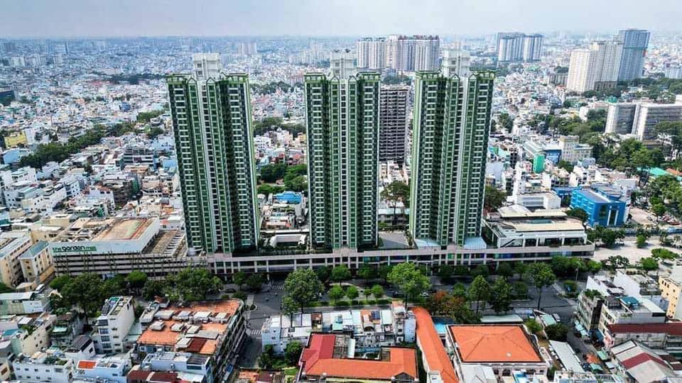 Thuận Kiều Plaza hay còn gọi là "cao ốc 3 cây nhang"