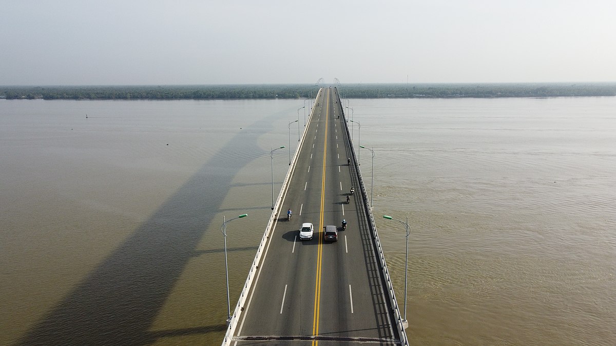 Cầu Cổ Chiên 2 dài 5km, nối Trà Vinh và Bến Tre, cách cầu hiện hữu 30km về phía hạ nguồn, dự kiến khởi công năm 2025