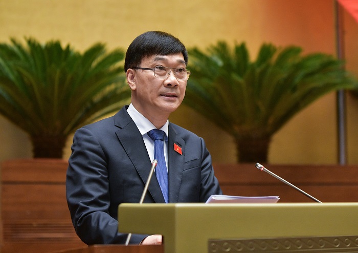 Chủ nhiệm Ủy ban Kinh tế Vũ Hồng Thanh báo cáo tiếp thu, chỉnh lý dự án luật Kinh doanh bất động sản trước khi Quốc hội thông qua. 