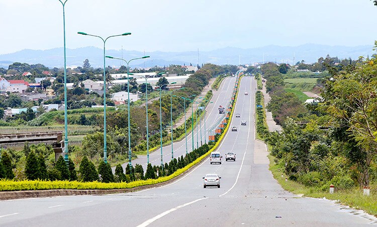 Dự án đường Cao tốc Tân Phú – Bảo Lộc là một trong 3 dự án thành phần thuộc tuyến cao tốc Dầu Giây – Tân Phú dài hơn 200 km kết nối 2 tỉnh Đồng Nai và Lâm Đồng.