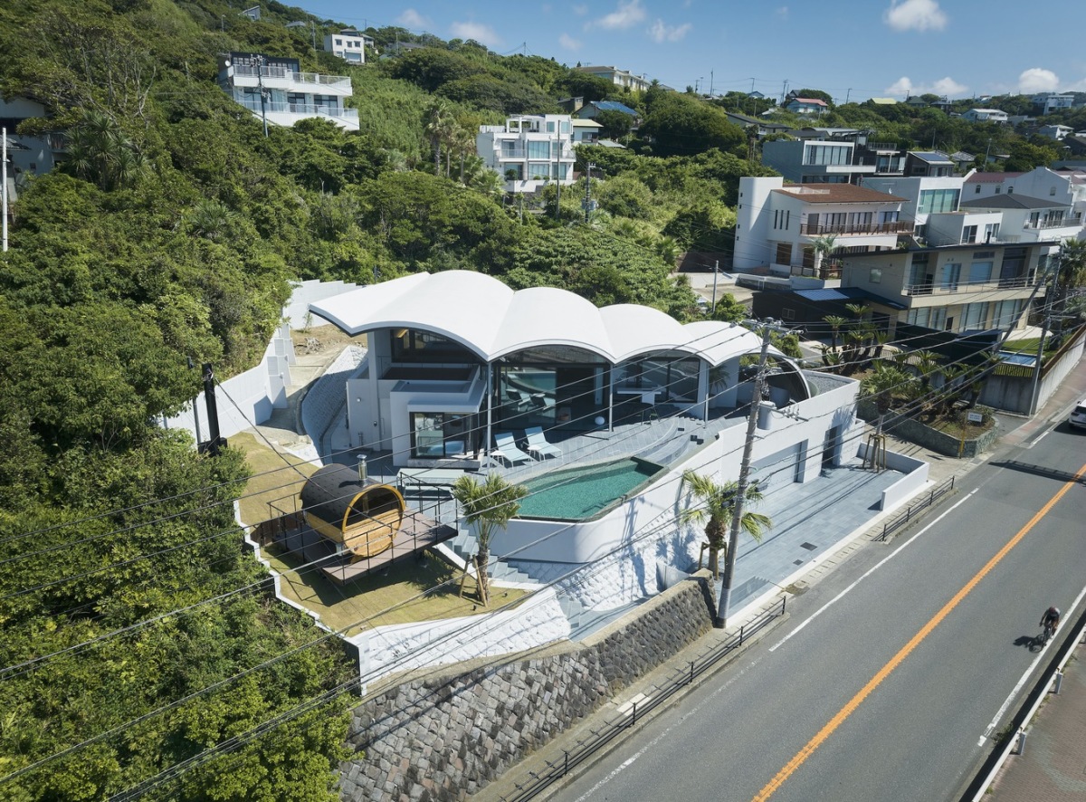 Căn biệt thự ven biển tại Nhật Bản thiết kế như con sóng vỗ