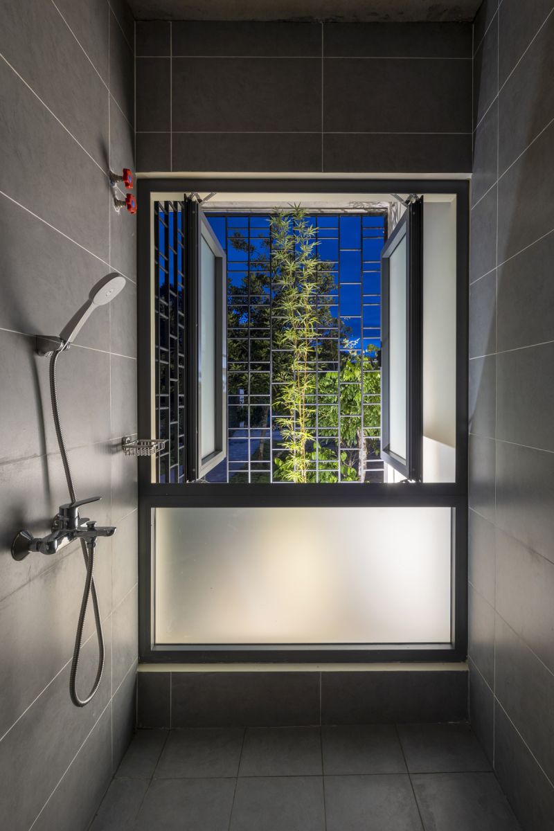 Ngôi nhà 210 m2 chống nắng bằng mái ngói hình phễu