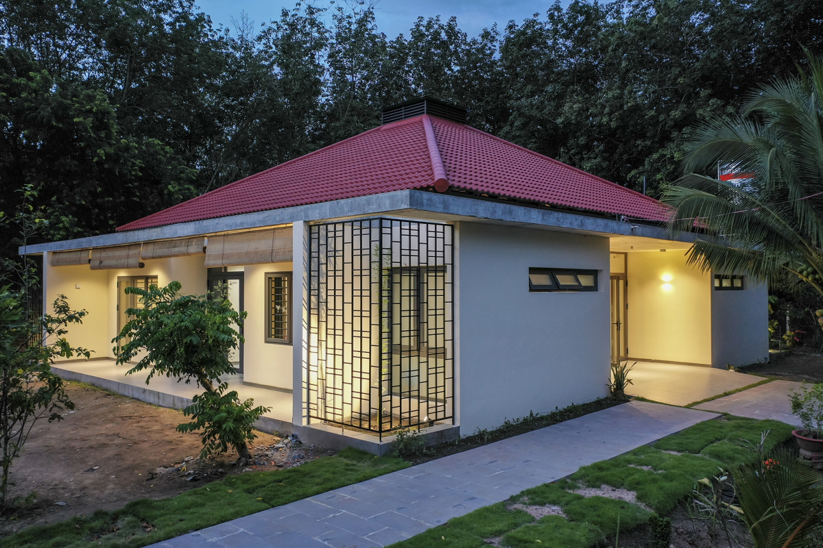 Ngôi nhà 210 m2 chống nắng bằng mái ngói hình phễu