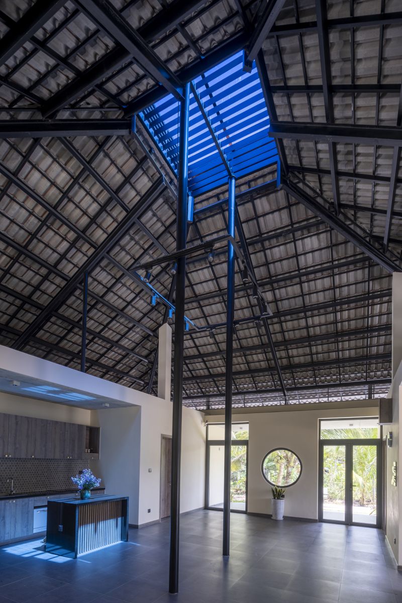 Ngôi nhà 210 m2 chống nắng bằng mái ngói hình phễu