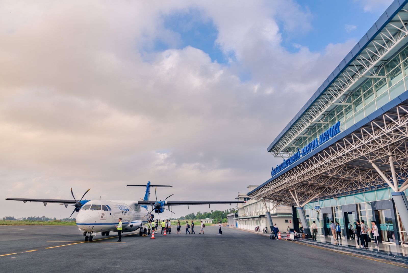 Sân bay Rạch Giá hiện chỉ tiếp nhận được máy bay ATR 72 và tương đương. Ảnh: VASCO.
