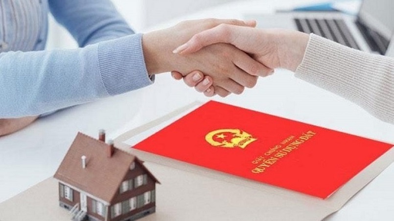 Chi phí sang tên sổ đỏ và các loại thuế phải nộp tại Hà Nội như thế nào? Chi phí sang tên sổ đỏ và các loại thuế phải nộp tại Hà Nội như thế nào?
