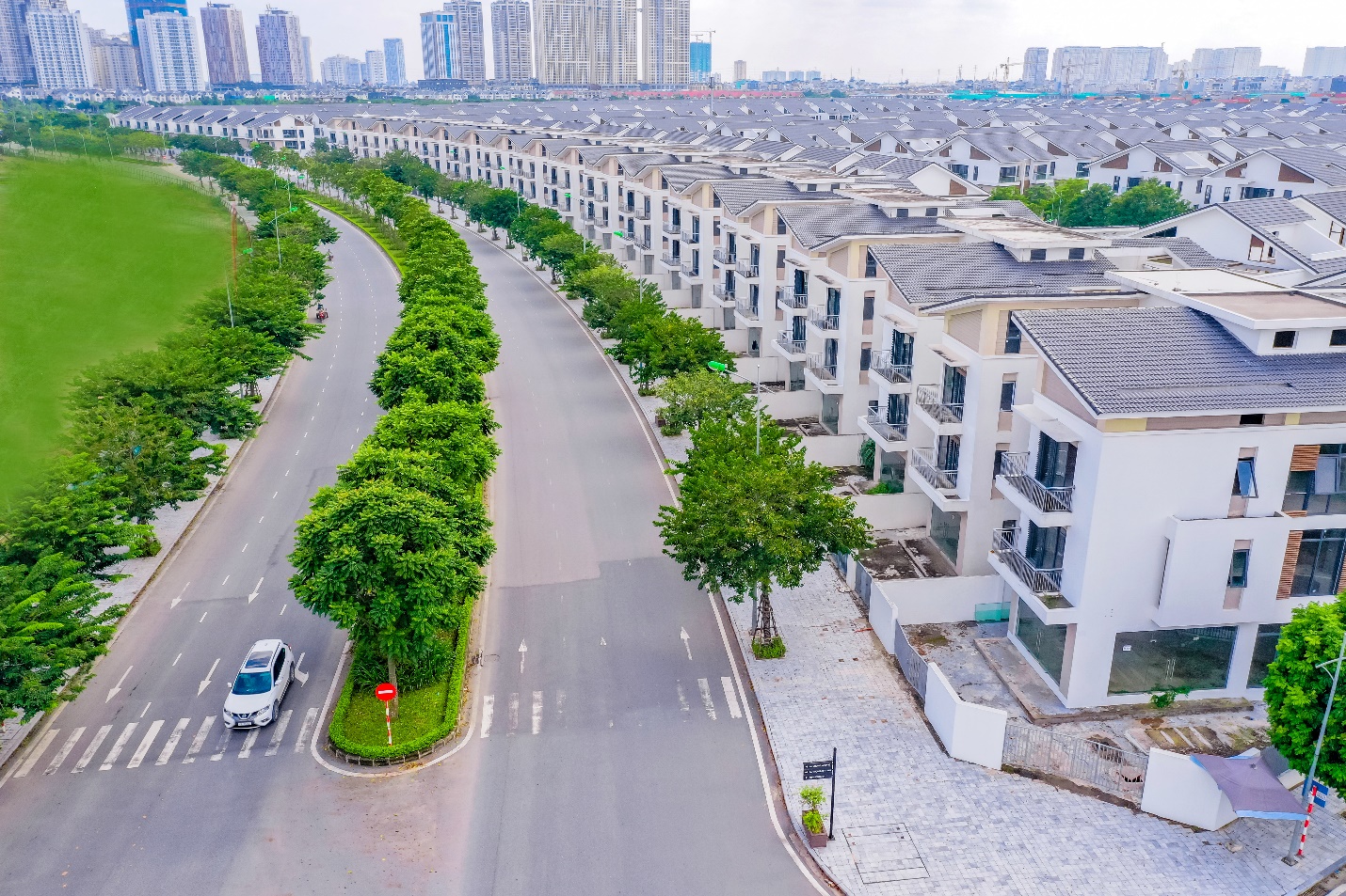 Nhà đầu tư đổ xô tìm mua biệt thự, nhà liền kề, đẩy giá tăng mạnh
