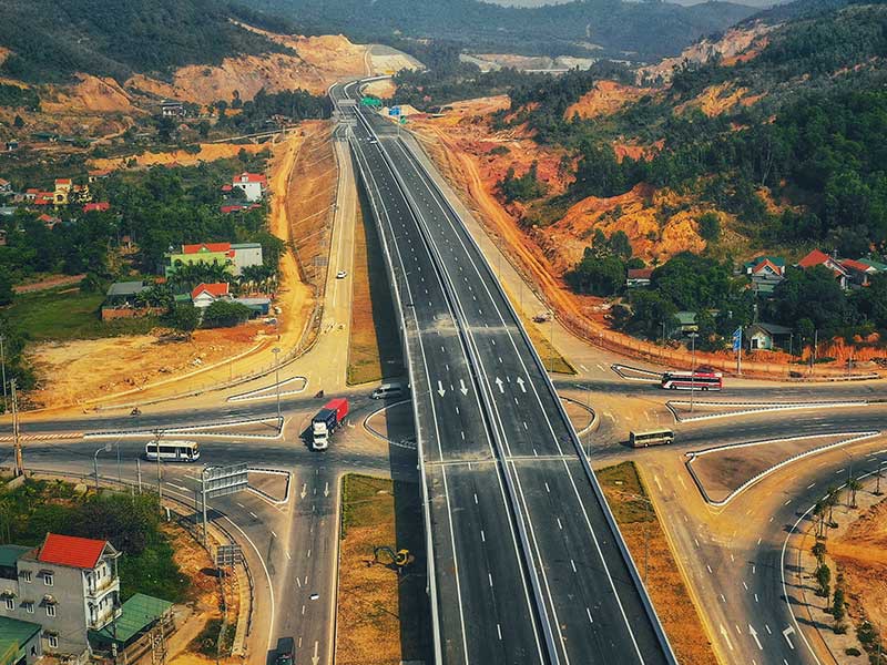 Bộ GTVT lên phương án khai thác cao tốc Cam Lộ - La Sơn