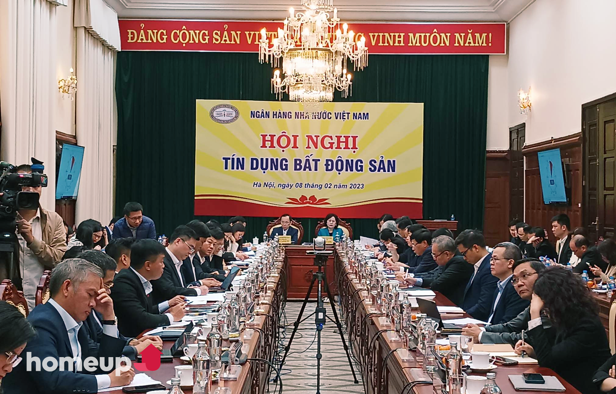 Trực tiếp: Cuộc họp Ngân hàng Nhà nước và các doanh nghiệp bất động sản Trực tiếp: Cuộc họp Ngân hàng Nhà nước và các doanh nghiệp bất động sản