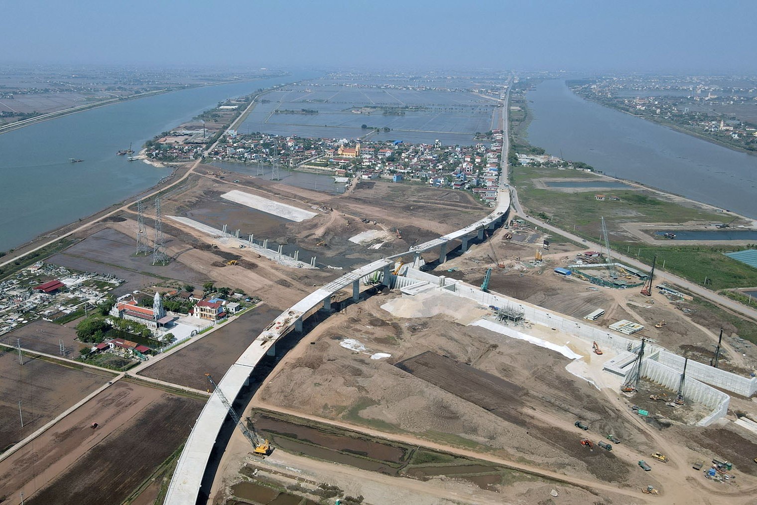 Gần 450 tỷ đồng đầu tư hoàn thiện hạ tầng giao thông xã đảo Kiên Giang