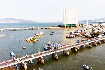 Cần sớm hoàn thành cầu Xóm Bóng mới (Nha Trang) để giảm ùn tắc Cần sớm hoàn thành cầu Xóm Bóng mới (Nha Trang) để giảm ùn tắc