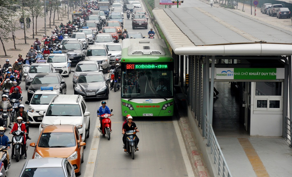 Đề xuất làm đường sắt trên đường Lê Văn Lương thay BRT