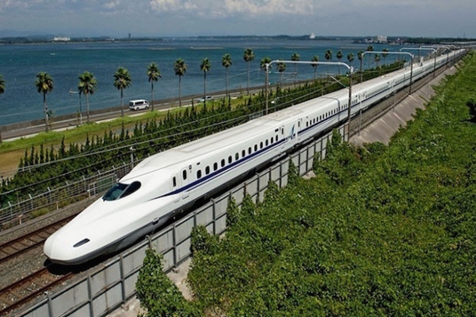 Xem xét xây đường sắt tốc độ cao Bắc - Nam 350km/h