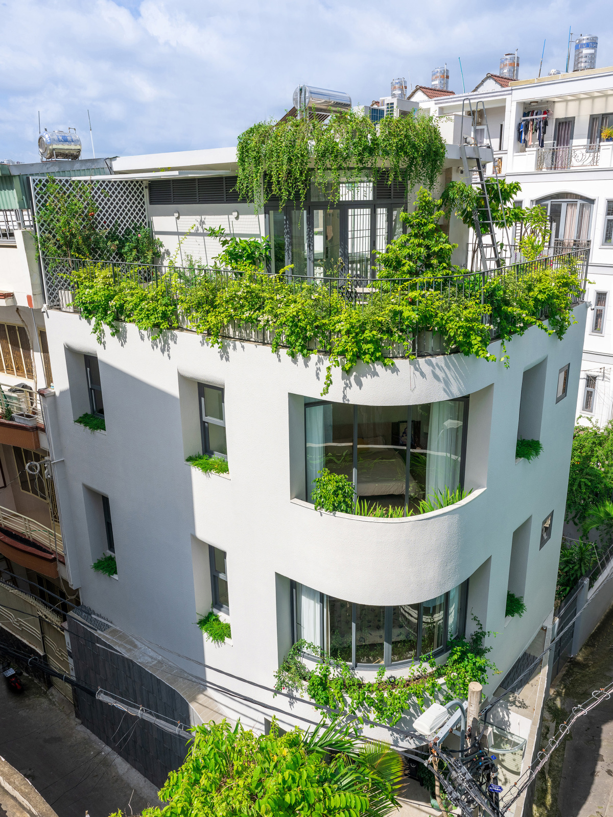 Nhà phố dành 80 m2 xây 2 khu vườn