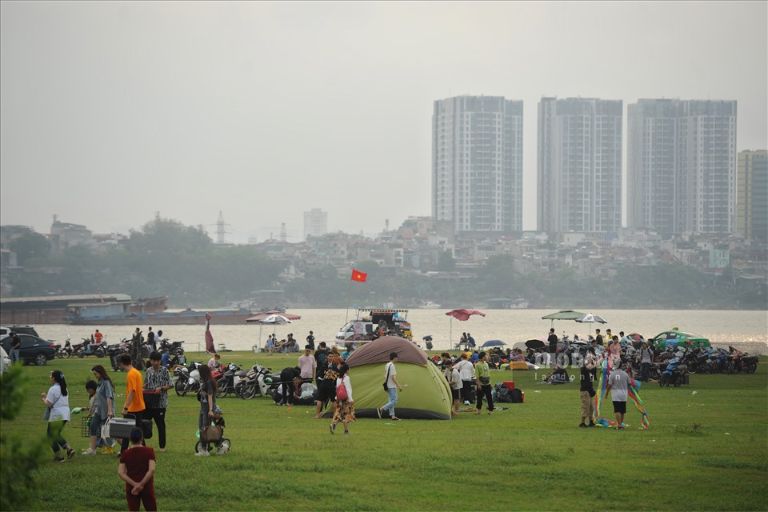 Hà Nội: cho phép khai thác đất bãi sông làm du lịch, không được xây nhà