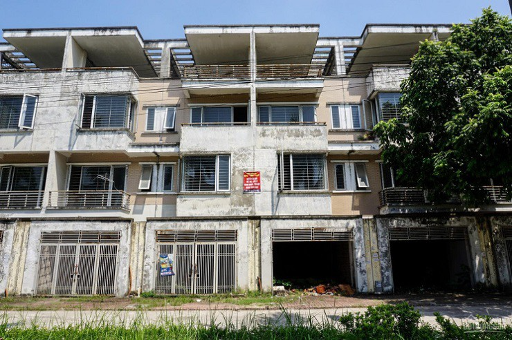 Shophouse chục tỷ “đắp chiếu” trên đất vàng: Phố vắng khách, chủ buồn tênh
