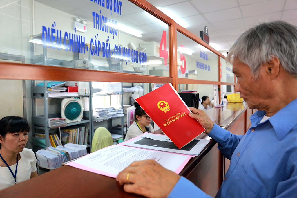Làm sổ đỏ lần đầu tại xã mất bao lâu? hướng dẫn mới nhất khi xã sáp nhập