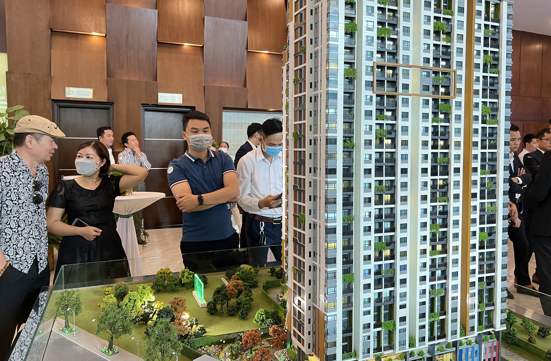 Tâm lý FOMO trở lại thị trường bất động sản, nhà đầu tư “xuống tiền” trước cả bảng giá Tâm lý FOMO trở lại thị trường bất động sản, nhà đầu tư “xuống tiền” trước cả bảng giá