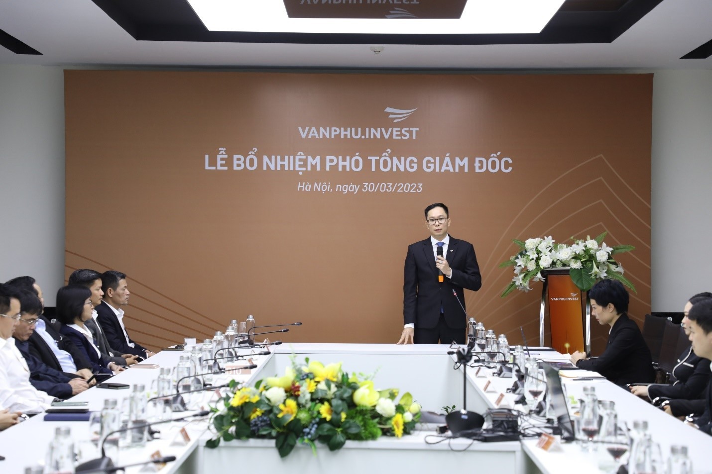 Bất động sản Văn Phú Invest muốn vay phó tổng giám đốc 5 tỷ đồng