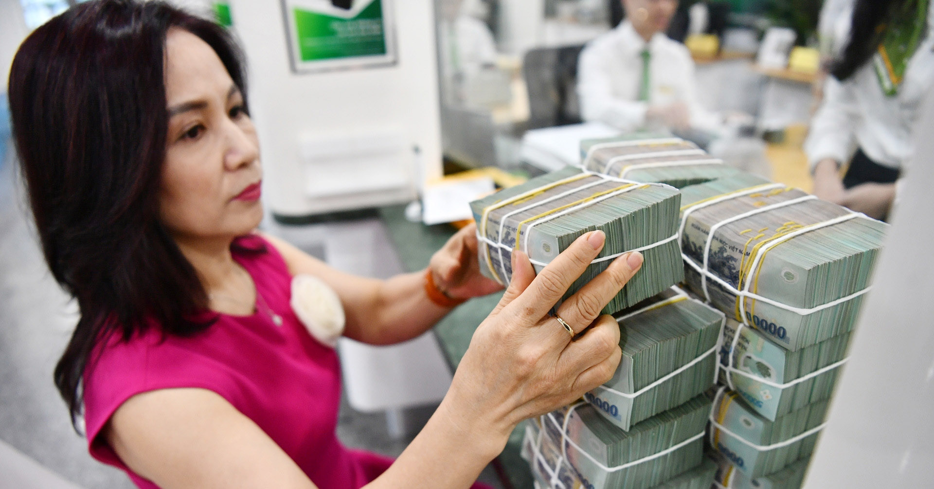 Gửi tiết kiệm tháng 7/2025, lãi suất ngân hàng nào đang cao nhất?