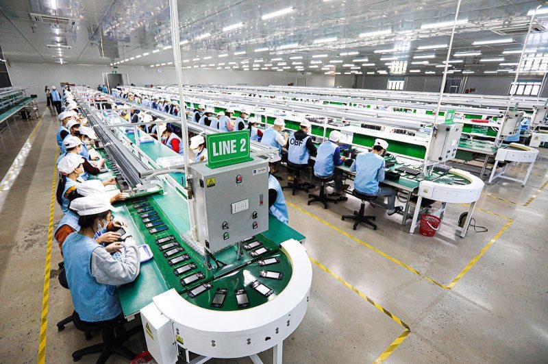 Cú huých từ công nghệ cao: Xuất khẩu Việt Nam tăng trưởng vượt kỳ vọng