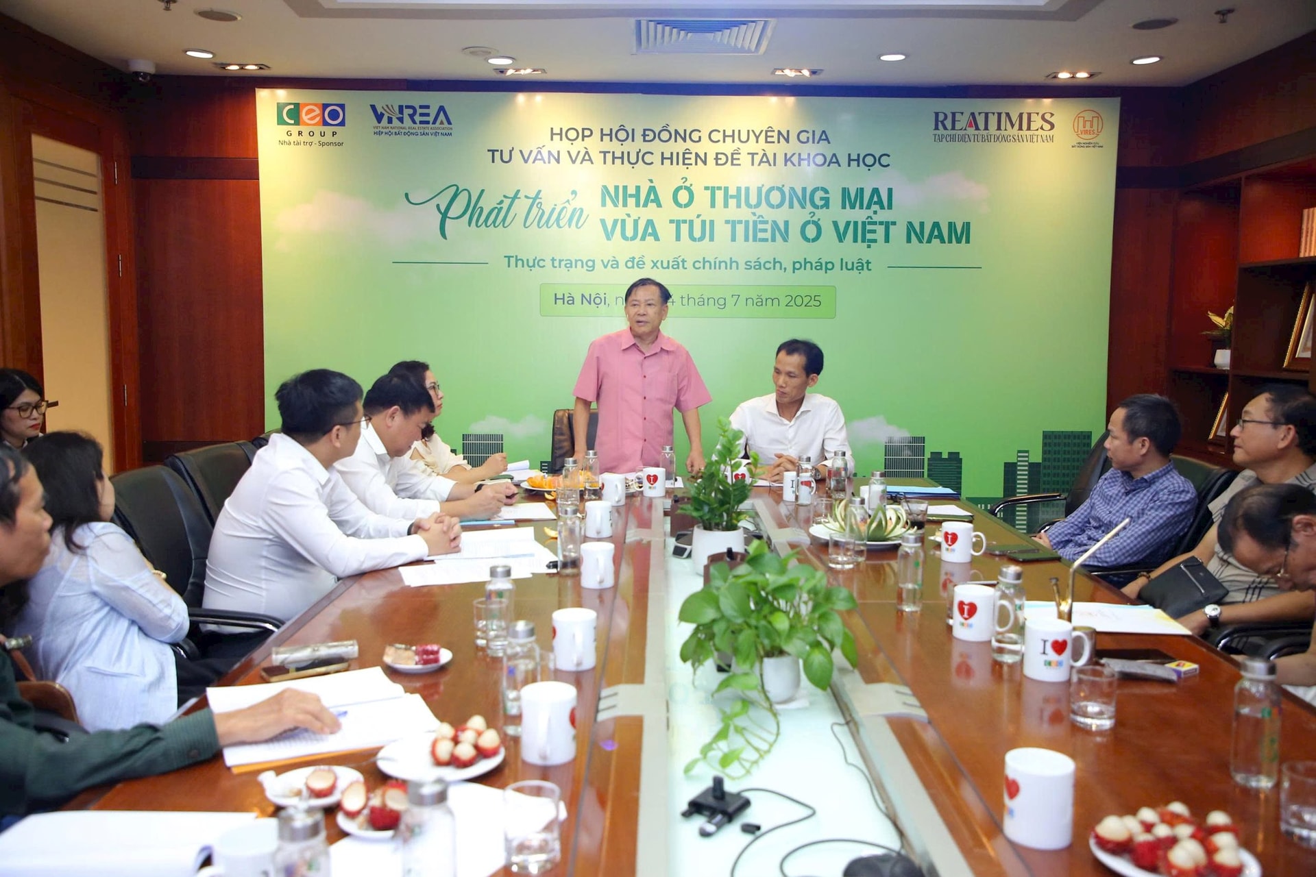 Tháo nút thắt chính sách để phát triển nhà ở vừa túi tiền