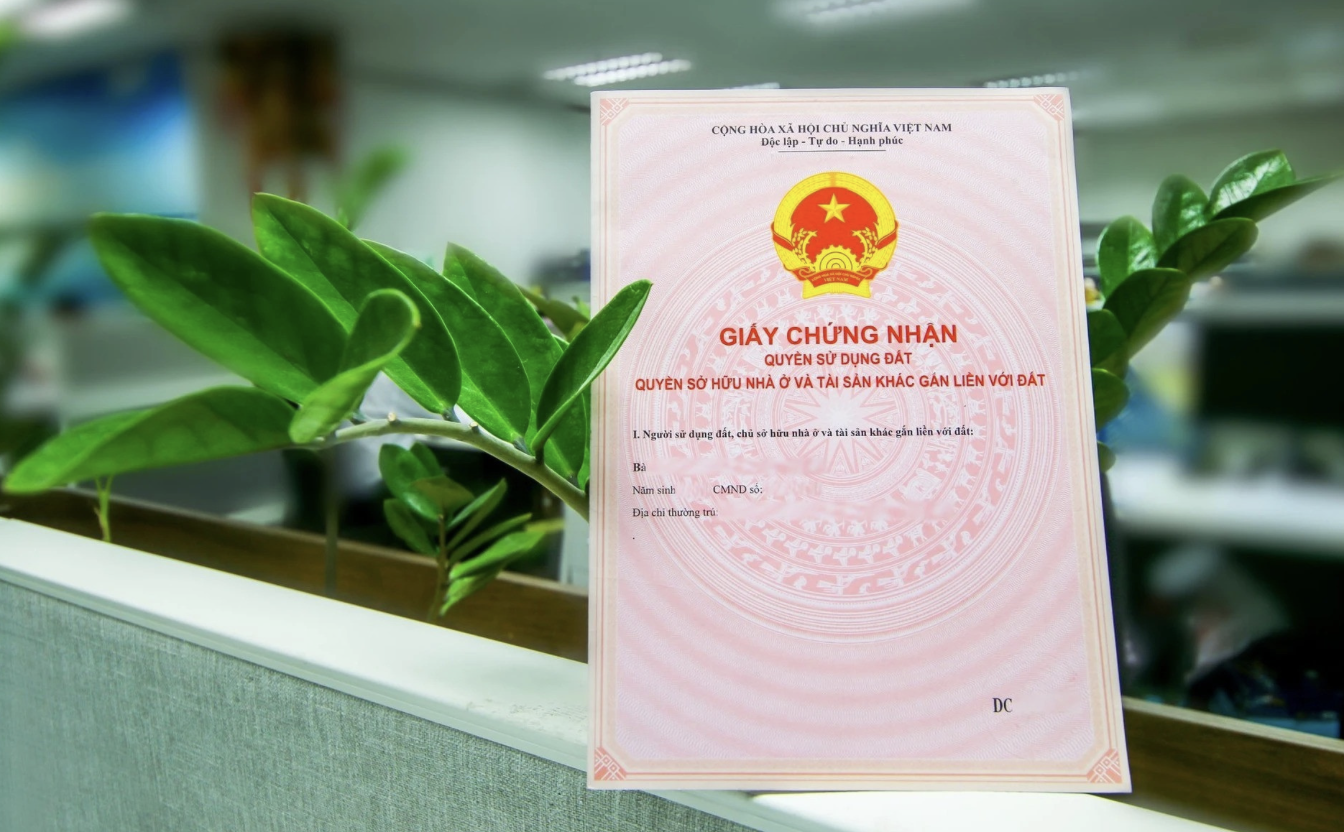 Chuyển đất nông nghiệp sang đất ở: Cần gì để được cấp sổ đỏ theo Luật Đất đai 2024?