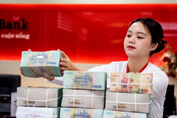 Lãi suất tiết kiệm tháng 8/2025: Tổng hợp lãi suất 49 ngân hàng, một số nhích nhẹ vượt 6%/năm
