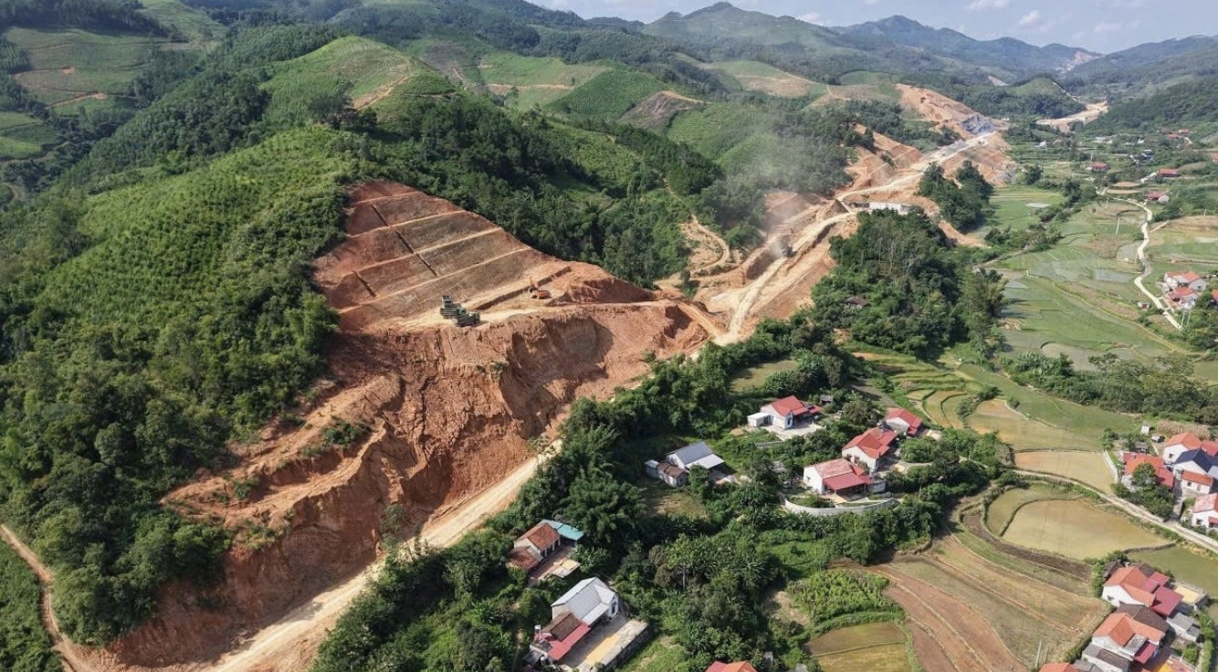 Hơn 11.000 tỷ đồng đầu tư cao tốc Hữu Nghị – Chi Lăng: Đòn bẩy chiến lược kết nối ba cửa khẩu quốc tế Hơn 11.000 tỷ đồng đầu tư cao tốc Hữu Nghị – Chi Lăng: Đòn bẩy chiến lược kết nối ba cửa khẩu quốc tế