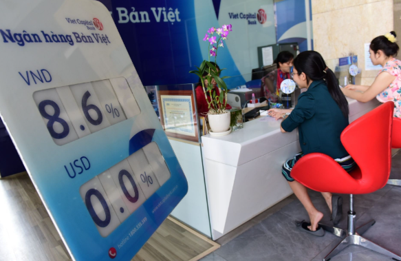 Lãi suất ngân hàng 11/8: Lãi suất huy động tiếp tục phân hóa mạnh, khách gửi nghìn tỷ nhận gần 10%/năm, đại chúng vẫn quanh 6%