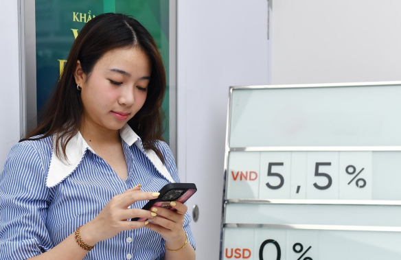 Lãi suất ngân hàng 13/8: ABBank giảm lãi suất online, nhưng vẫn dẫn đầu thị trường với mức ưu đãi khủng lên tới 9,65%/năm cho khách hàng VIP