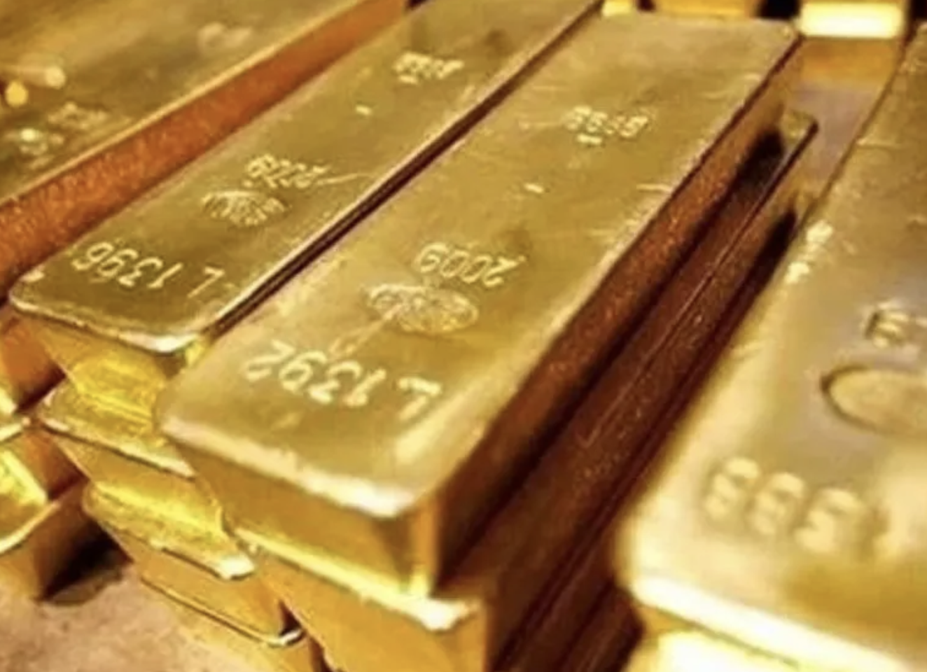 Giá vàng hôm nay 17/8: Thế giới lao dốc, SJC bất ngờ tăng ngược dòng