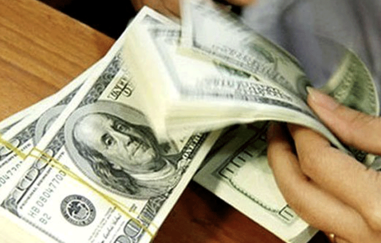 Tỷ giá USD hôm nay 27/8: Nhẹ nhõm ở trung tâm, nhưng “chợ đen” và ngân hàng bất ngờ tăng Tỷ giá USD hôm nay 27/8: Nhẹ nhõm ở trung tâm, nhưng “chợ đen” và ngân hàng bất ngờ tăng