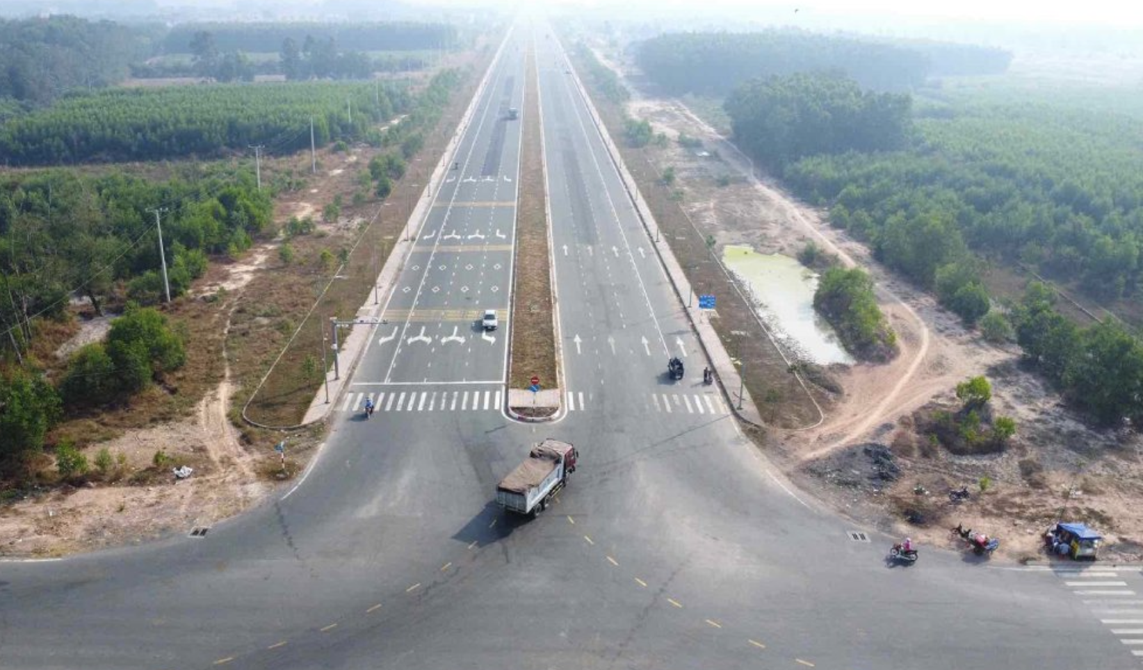 Tiến độ nâng cấp đường 25B kết nối sân bay Long Thành hiện ra sao? Tiến độ nâng cấp đường 25B kết nối sân bay Long Thành hiện ra sao?