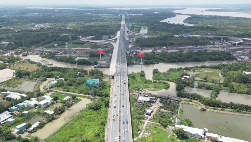 Mở rộng cao tốc TP.HCM – Long Thành: Thi công “thần tốc” ngay trên đường đang khai thác Mở rộng cao tốc TP.HCM – Long Thành: Thi công “thần tốc” ngay trên đường đang khai thác