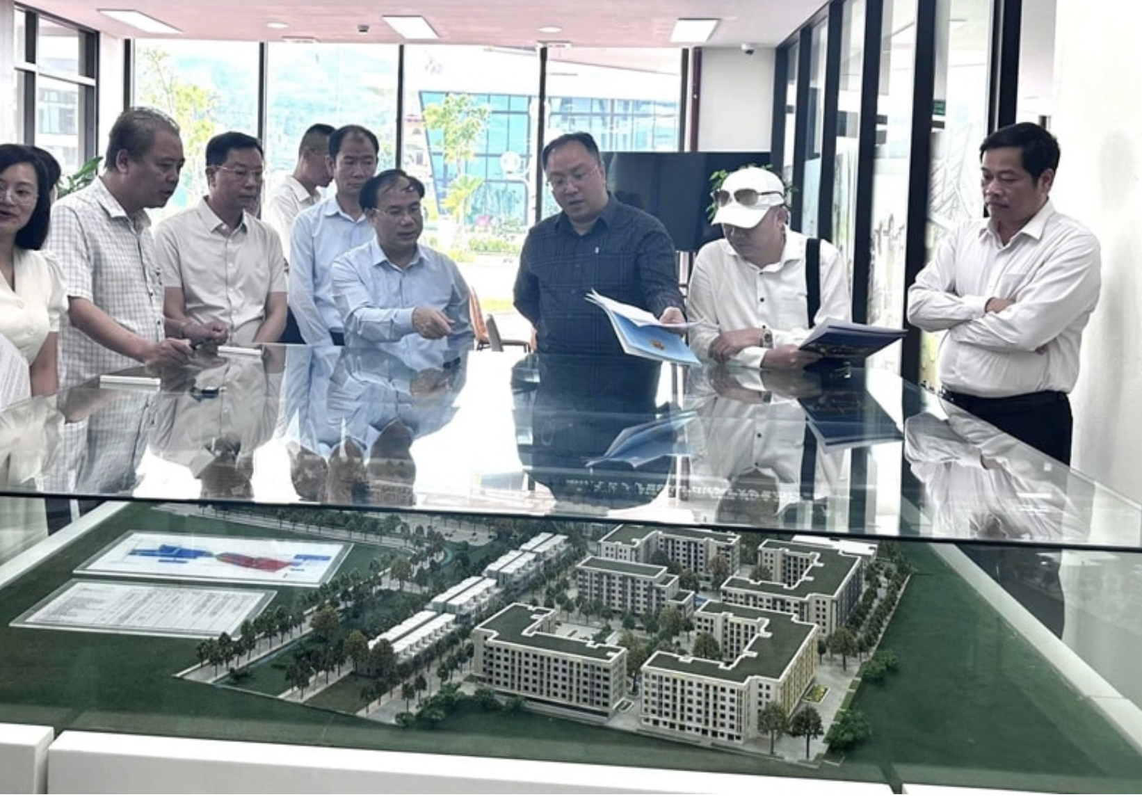 Quảng Ninh dồn lực phát triển nhà ở xã hội: Quỹ đất hơn 700 ha, hàng chục nghìn tỷ đồng vốn đầu tư, hàng nghìn căn hộ khởi công và khánh thành Quảng Ninh dồn lực phát triển nhà ở xã hội: Quỹ đất hơn 700 ha, hàng chục nghìn tỷ đồng vốn đầu tư, hàng nghìn căn hộ khởi công và khánh thành
