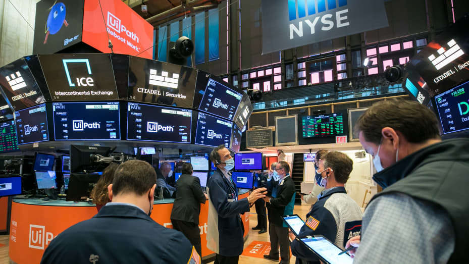 Phố Wall đỏ lửa sau báo cáo việc làm gây sốc, kỳ vọng Fed sớm hạ lãi suất tăng cao Phố Wall đỏ lửa sau báo cáo việc làm gây sốc, kỳ vọng Fed sớm hạ lãi suất tăng cao