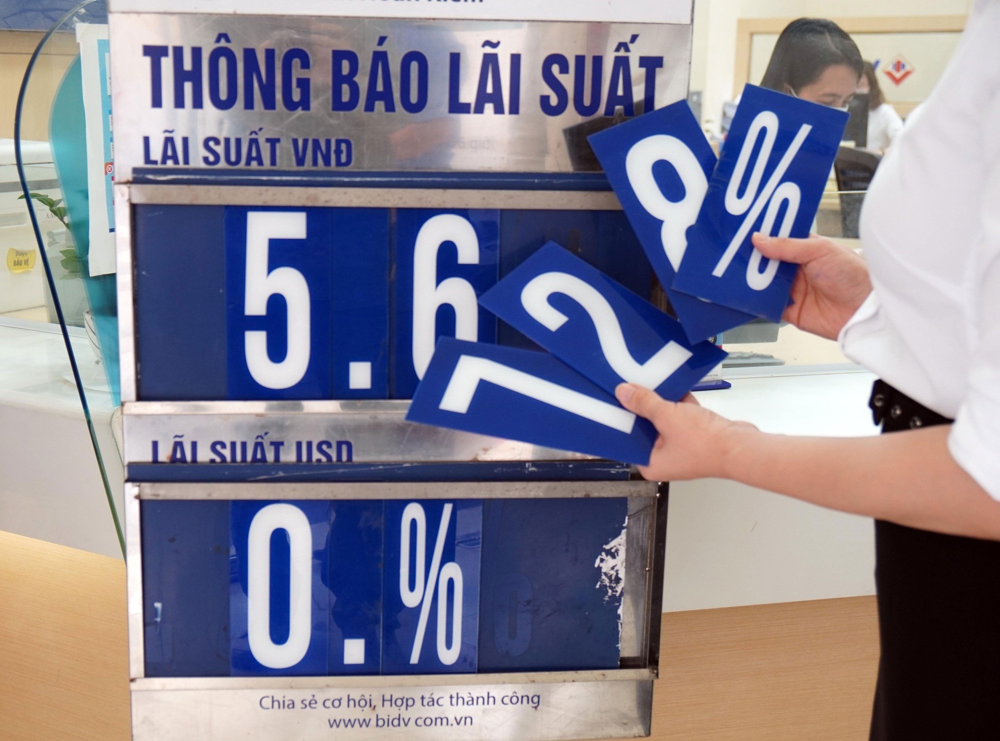 Top 4 ngân hàng trả lãi tiết kiệm cao nhất hiện nay