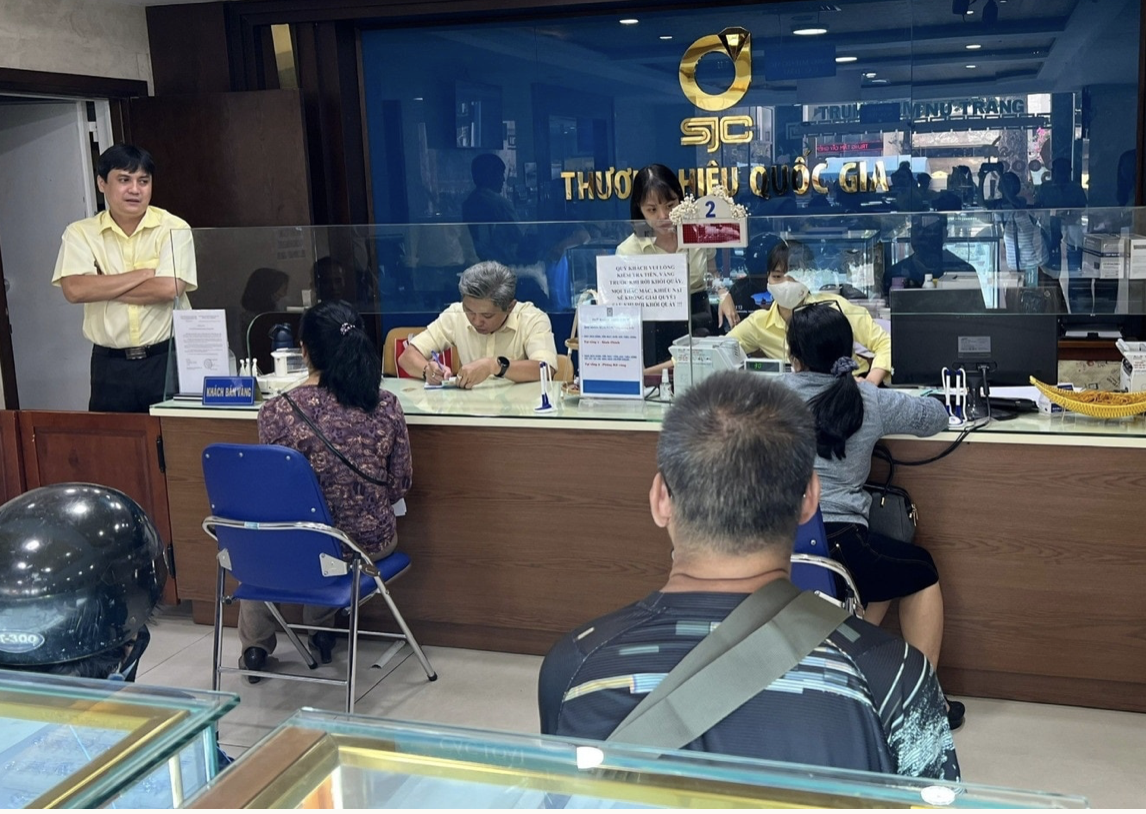 Giá vàng hôm nay 14/9: Vàng miếng tiếp tục giảm sâu, vàng nhẫn 9999 ổn định chờ sóng mới Giá vàng hôm nay 14/9: Vàng miếng tiếp tục giảm sâu, vàng nhẫn 9999 ổn định chờ sóng mới